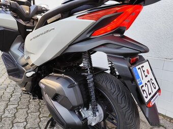 HONDA Forza 125 ČR 6200km, do provozu 2025 - 10