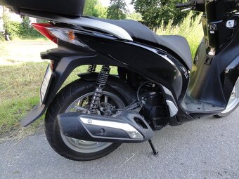 HONDA SH 150i,pouze 6 850 km, TOP STAV, STK do 05/2029 - 10