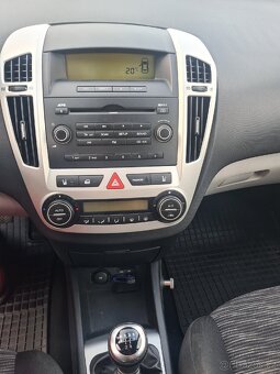 Kia Ceed 1.4 80kW, benzín, klima, manual - 10