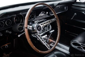 Ford Mustang Fastback z roku 1966 - 10