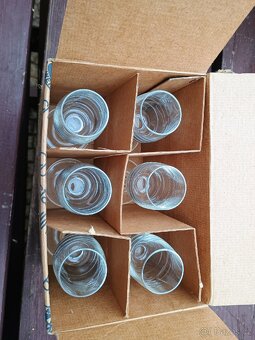 Skleničky, talíře - 10