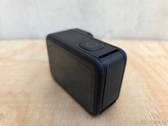 GoPro HERO 11, dálkový ovladač, 4 baterie, příslušenství - 10