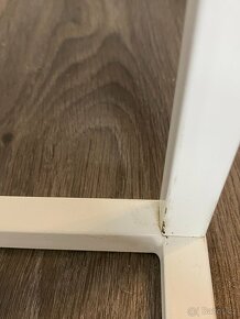 Bílý noční stolek IKEA VIKHAMMER (výborný stav) - 10