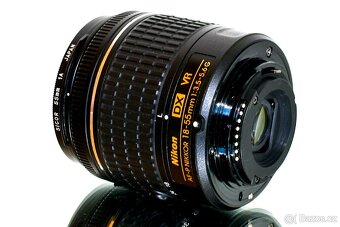 Nikon D5600 8 tis exp +18-55mm + 8GB TOP STAV - 10