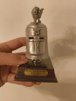 Sběratelské miniatury historických přileb (17 kusů) - 10