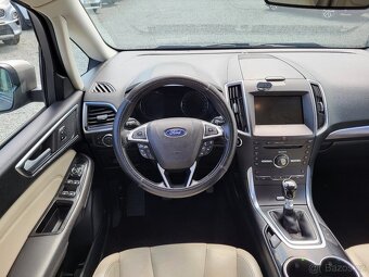 FORD S-MAX 2.0 TDCi 132kW VIGNALE 7-míst - 10