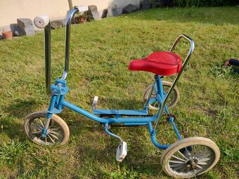 Dětská retro tříkolka v pěkném funkčním stavu. - 10