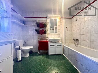 Dva rodinné domy se zahradním domkem a zahradou 903 m², Mari - 10