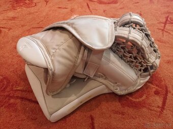 Brankářská lapačka Bauer Vapor Hyperlite 2, sr., klas. gard - 10