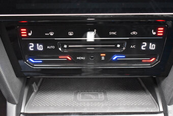 Volkswagen Passat 2.0TDi DSG R-Line Webasto IQ Light - 10
