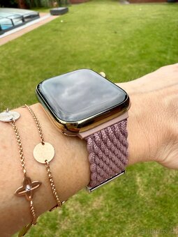 Apple Watch 8 45mm - 10
