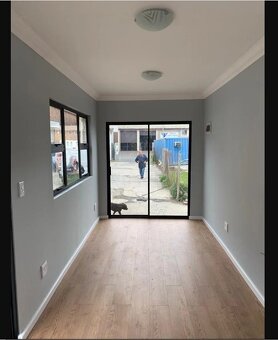 Mobilní kancelářský přepravní kontejner o rozměrech 40 x 8 s - 10