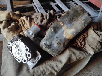 Tatra 148 vstřikovací čerpadlo, hlava, kompresor - 10