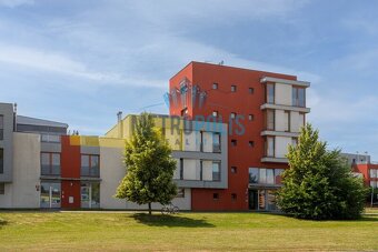 Prostorný a světlý byt 3+kk s obrovskou terasou, balkónem, p - 10