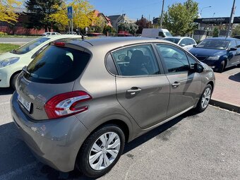 Peugeot 208 - 10