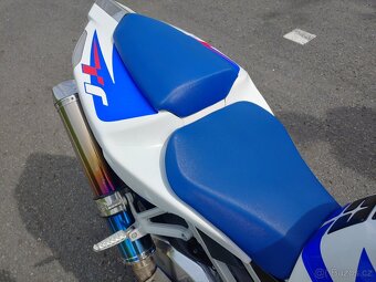 Aprilia Tuono 1000 R V2 - 10