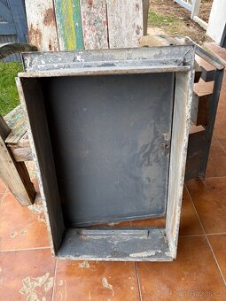 Kovová rozvodnice / rozvaděč / bedna - 10