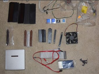 CPU, PC kabely, chladiče, DVD mech., záslepky, spojmat, atd - 10