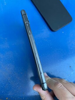 iPhone 11 - 10