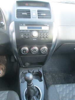 SUV Suzuki SX4 1.6 2WD - 10