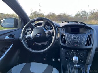Sportovní vůz FORD FOCUS ST - 2000/183kW - 10