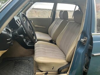 Mercedes W123 200D - 10