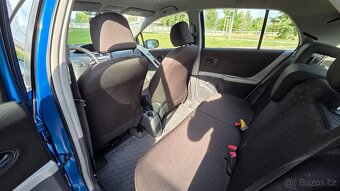 Toyota Yaris, 1.majitel, garáž.+kola, 4/2006, 64098km - 10