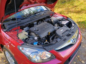 Hyundai i30 CW 1.6Crdi combi 66kw /nová TK/tažné zařízení/ - 10
