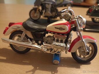 č.3 Modely motocyklů Maisto 1:18 - 10