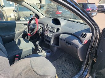 Toyota Yaris 1.3i,64kw,rok výroby 2004. - 10