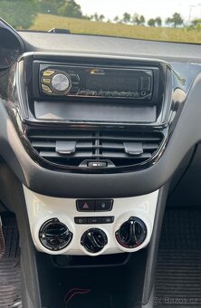 Peugeot 208 - 10