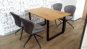 Dřevěný jídelni stůl 4 otáčecí  židle barva šedá - 10