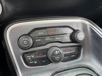 Dodge Challenger, 3.6 V6 4x4 - DPH - SRT vzhled - 10