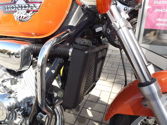 Honda VF 750C Magna - 10