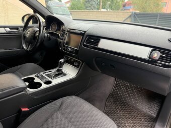VW TOUAREG 3.0TDI 176KW 4X4,UZAVERKA,260TIS/KM,KAMERA 360. - 10