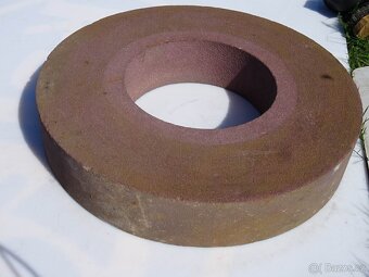 Dvoukotoučová bruska na kov , stáří ca 60 let. - 10