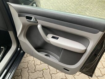 Volkswagen Caddy 1.6 MPi 75KW STYLE 7-MÍST TAŽNÉ VYHŘ .SEDAD - 10