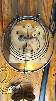 staré zdobené dvouzávažové hodiny - 10