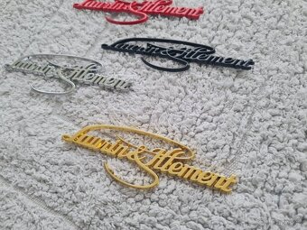 Nápis Laurin & Klement , chrom, zlatý, červený, čierny. - 10