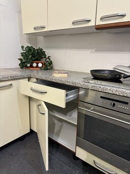 Nadčasová kuchyně LEONA - 10