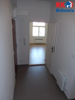 Nabízíme k pronájmu byt 1+kk o ploše 27m2 ve 4NP bez výtah - 10