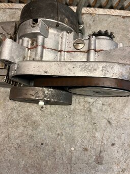 Motor babetta 225 + štítek + díly - 10