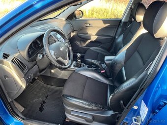 Hyundai I30cw 1,6i 92kw VYHŘÍVANÁ SEDADLA - 10