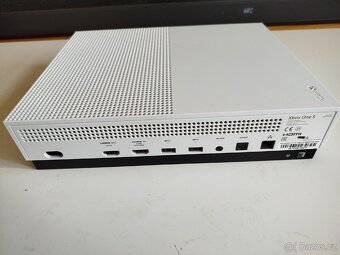 Xbox One S 1TB, Kinect, 30 her pro děti + krabice - 10