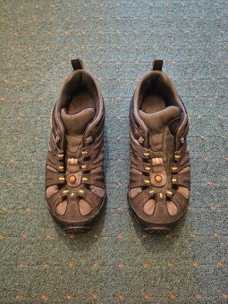 Sedm párů bot - 10