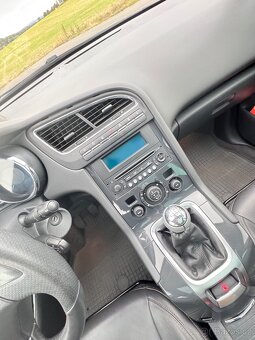 Peugeot 5008 – 7 míst k sezení – 2.0 HDi 110 kW - 10