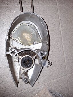 Jawa 50 pionyr - kartery, víka motoru - 10