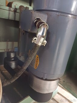 Spodni fréza, Made in Canada s podavačem - 10