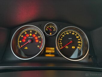 Opel Zafira 1,6i 77kW, 7 míst - 10