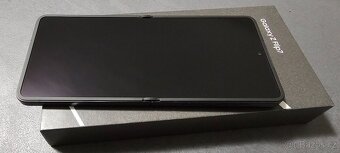 Samsung Galaxy Z Flip7 256GB - 10